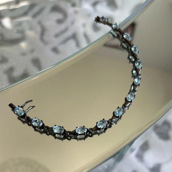 Jewelry - Aquamarine gemstone clasp bracelet